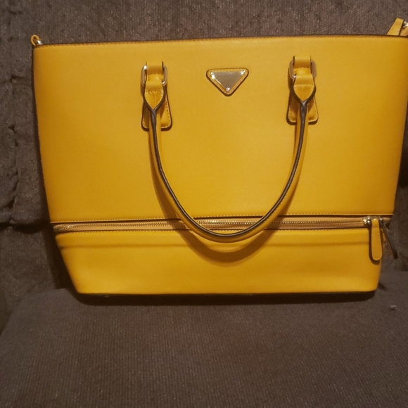 Mustard purse - Picture 1 of 3